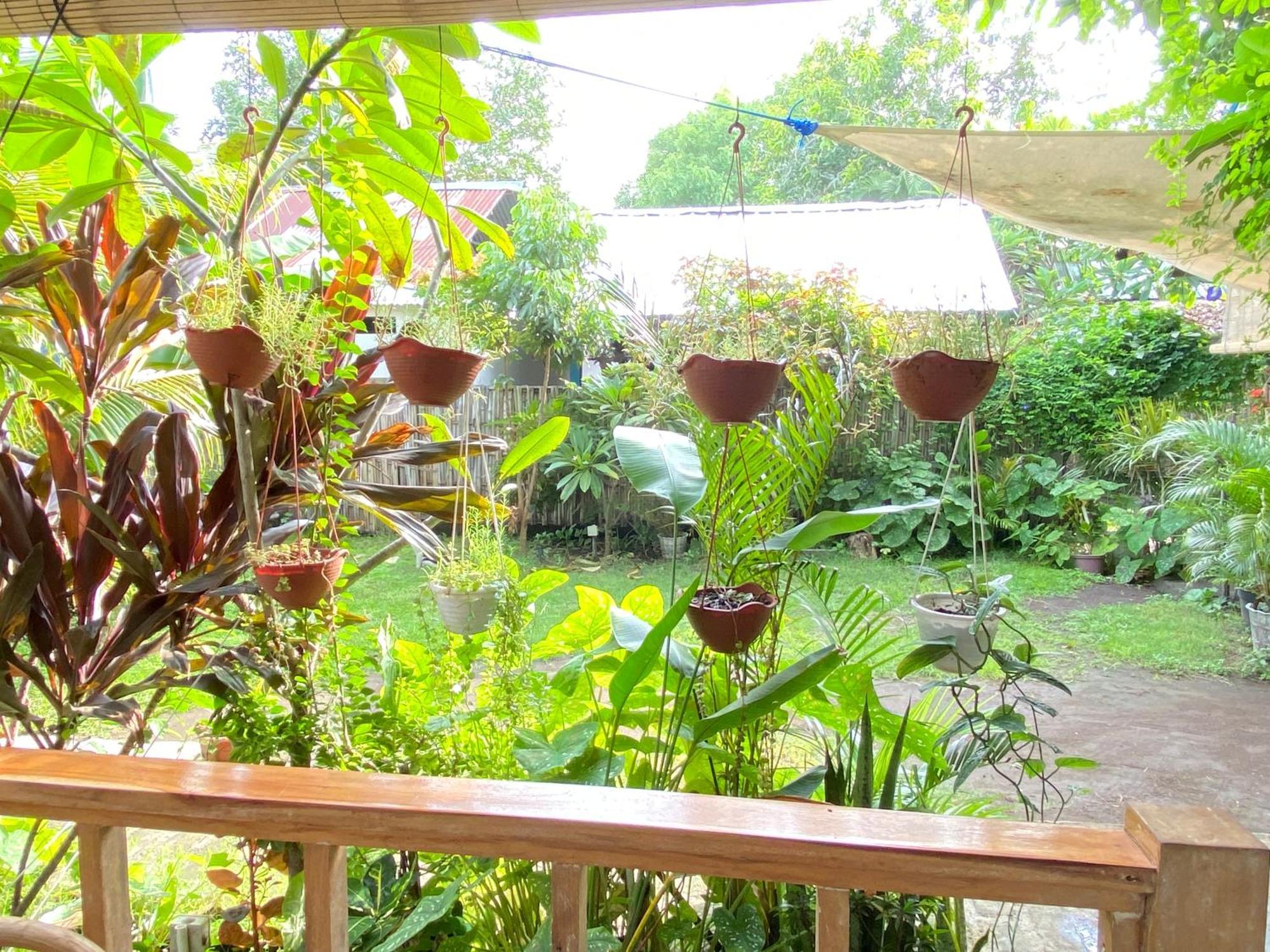 Marta House Gili Air Hotel Exterior photo
